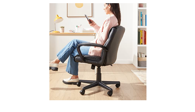 Basics Padded Office Desk Chair with Armrests, Adjustable  Height/Tilt, 360-Degree Swivel, 275 Pound Capacity, 24 x 24.2 x 34.8  Inches, White